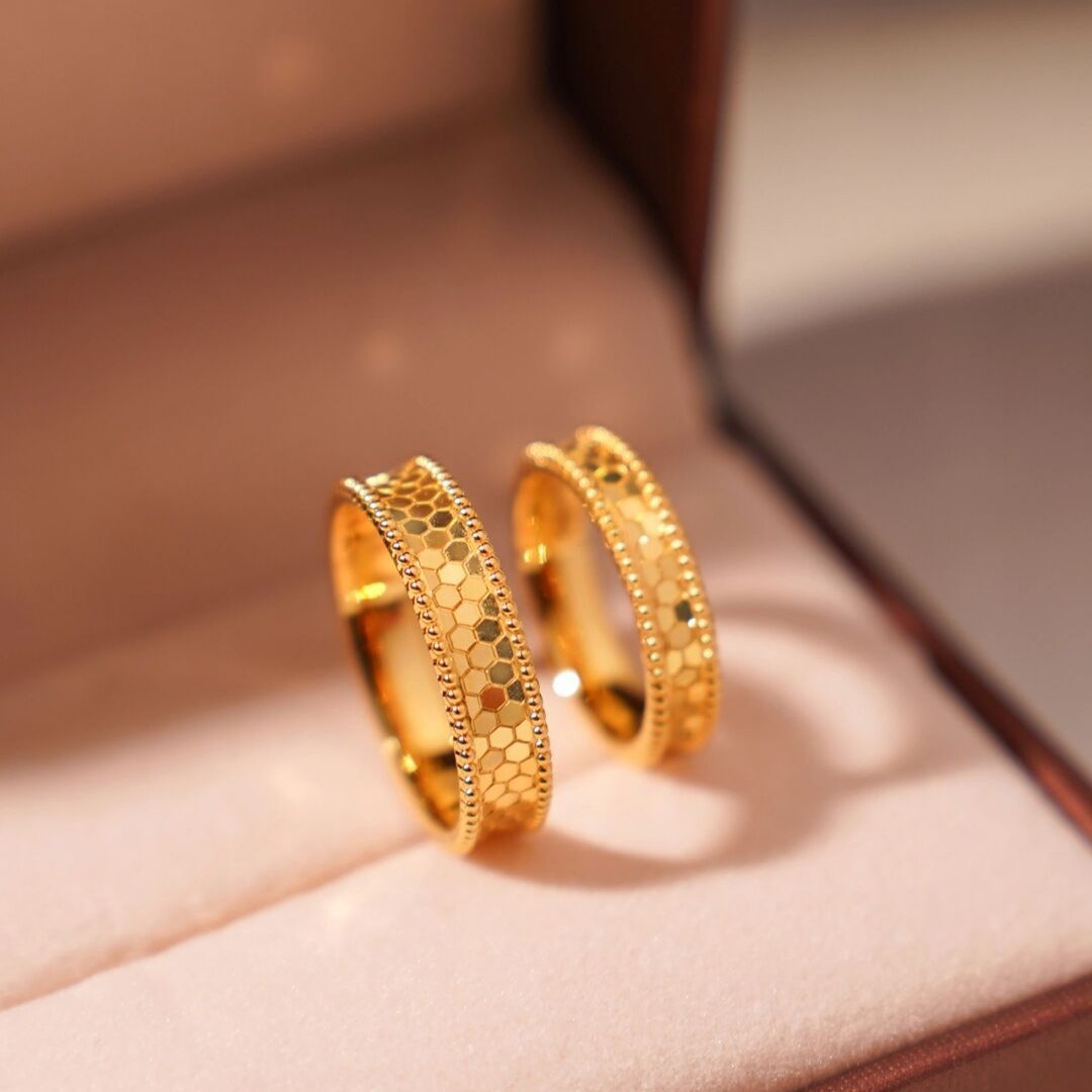 Pure Gold Color Shine Honeycom - Women Accessories Dubai recension och pris