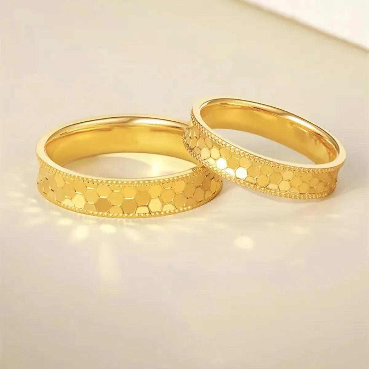 Pure Gold Color Shine Honeycom - Women Accessories Dubai recension och pris