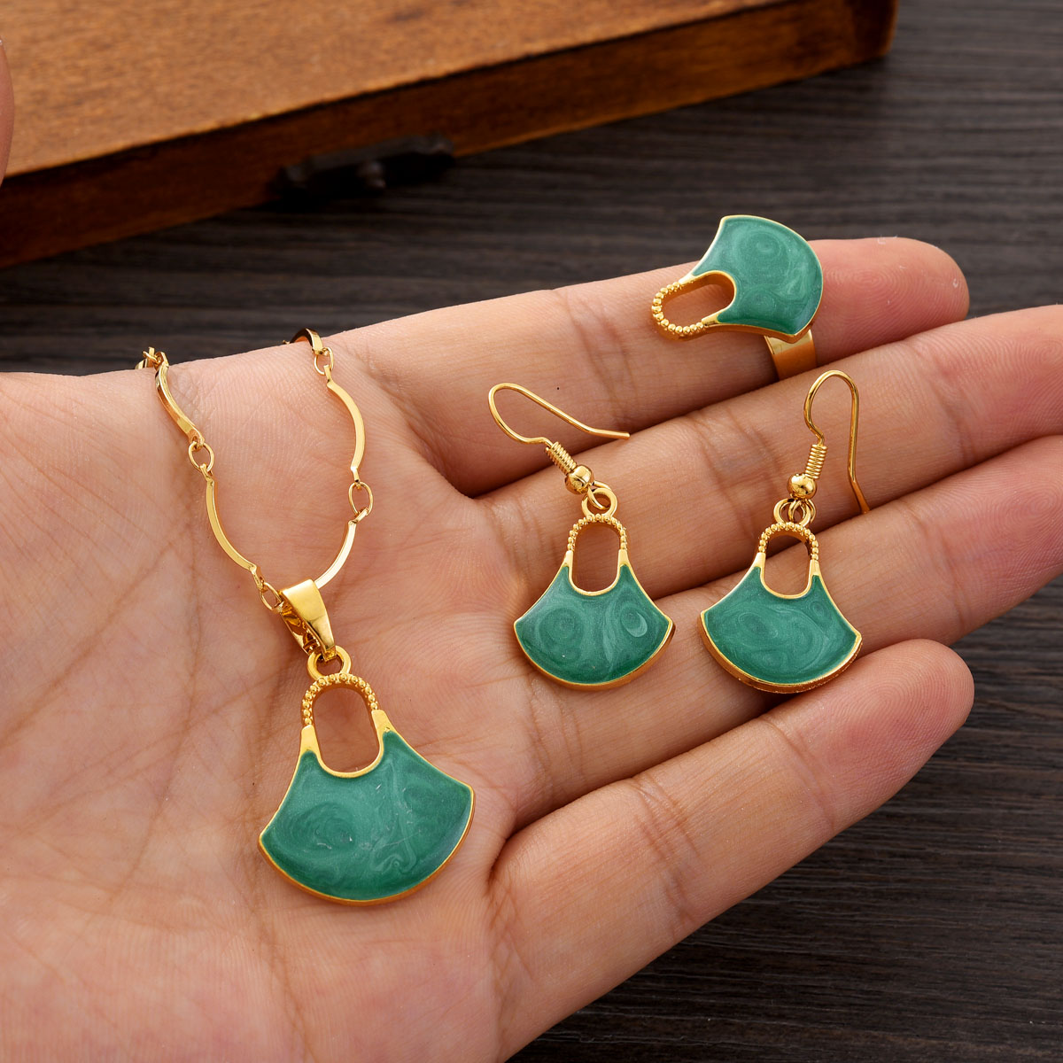 Fashion PNG Gold Color Jewelry - Women Accessories Png recension och pris
